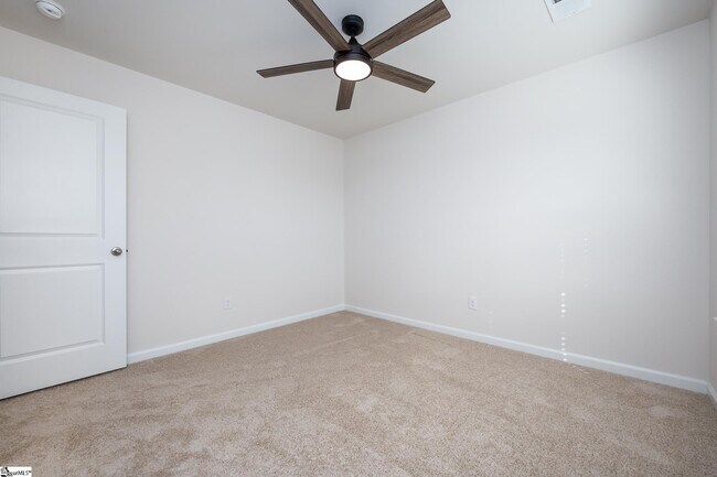Building Photo - 114 Green Oak Dr