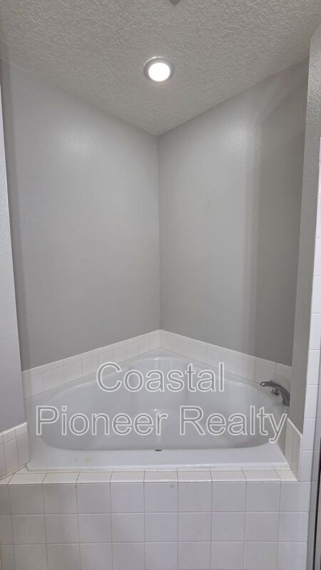 Building Photo - 30953 Water Lily Dr
