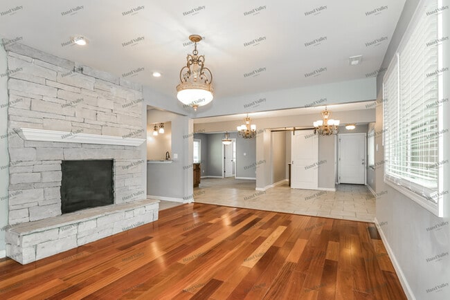 Building Photo - 1006 Forest Ave