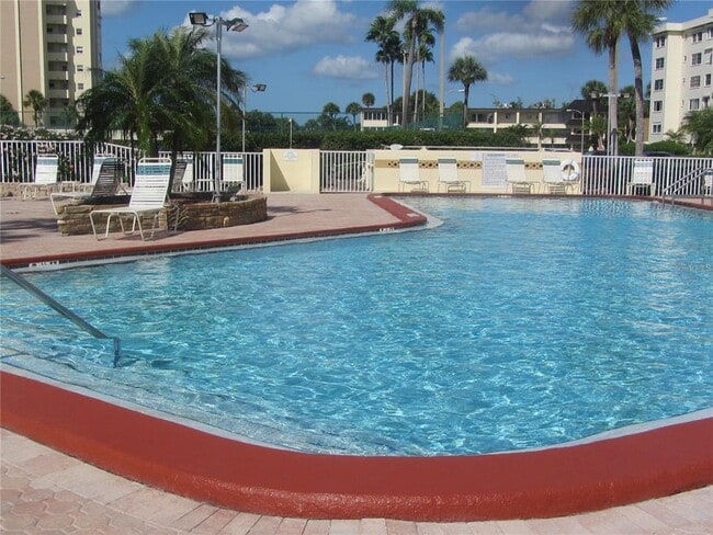 Building Photo - 4775 Cove Cir