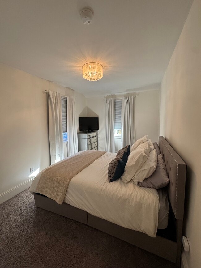 Building Photo - 22 Horseshoe Rd