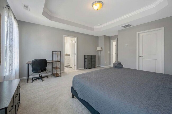 Building Photo - 337 Roche Dr