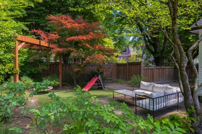 Building Photo - 2835 NE 40th Ave