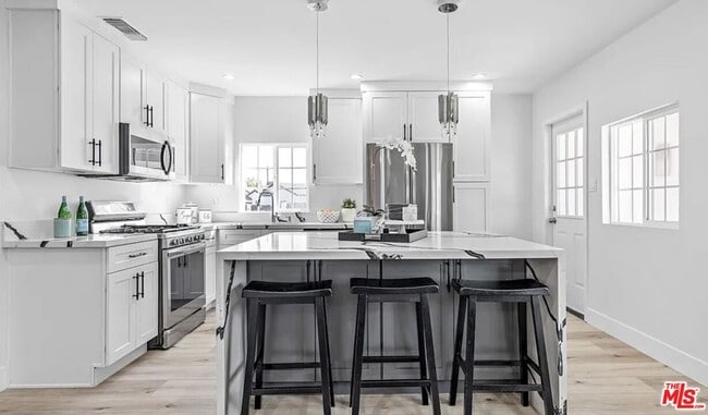 Building Photo - 11625 Keswick St