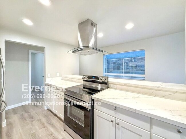 Building Photo - 3-Bedroom, 2-Bath Home in Convenient Locat...