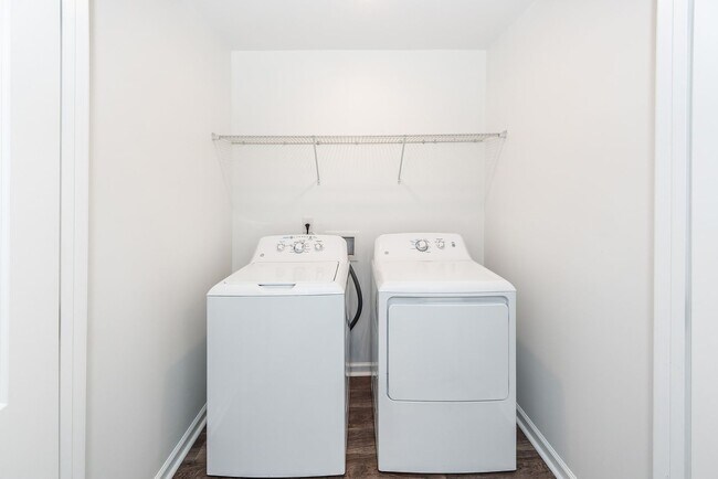 Building Photo - 3 Bedroom, 2.5 Bathroom Townhome in Cane Bay - Summerville