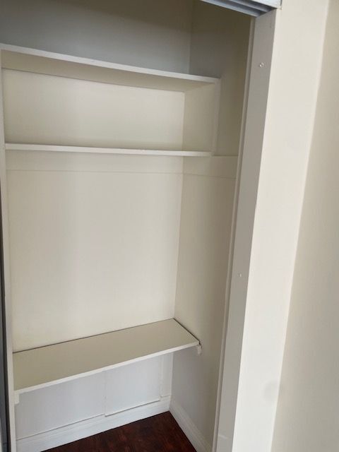 Building Photo - 516 S Alexandria Ave