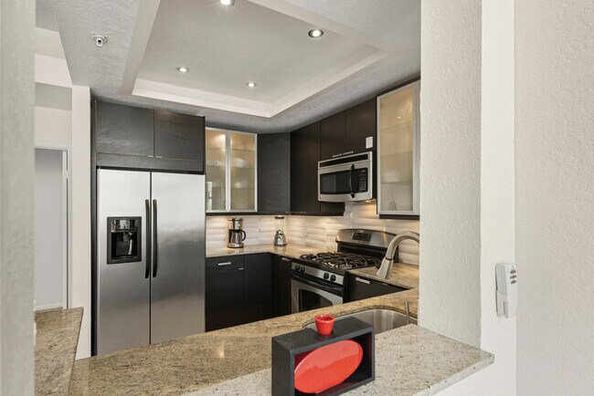 Building Photo - 2601 S Broadmoor Dr