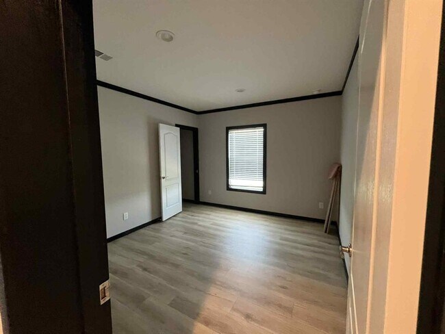 Building Photo - 1093 Anna Ln