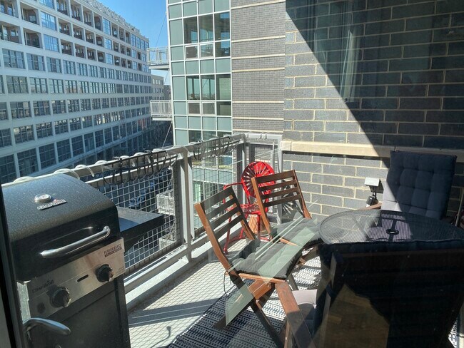 Building Photo - 845 N Kingsbury St