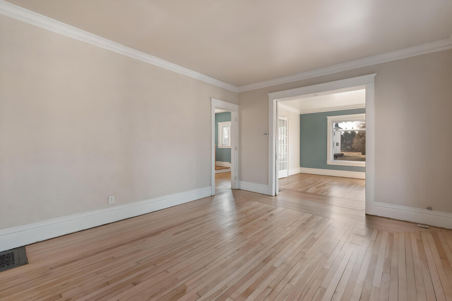 Parlor - 171 7th St