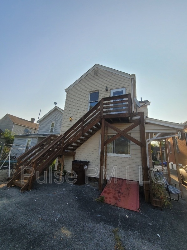 Primary Photo - 3715 Park Ave
