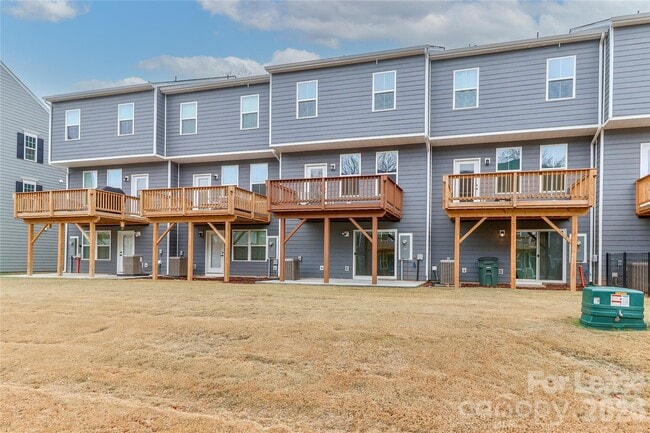 Building Photo - 5038 Springarn Ct