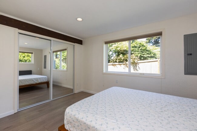Building Photo - Beautiful 4 Bedroom Home in Richmond