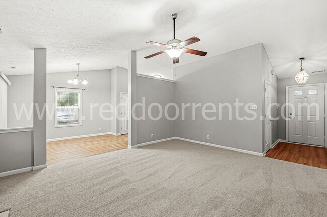 Building Photo - 10015 Miranda Cir