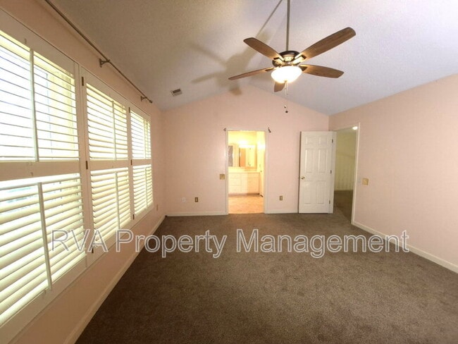 Building Photo - 6002 Oak Landing Dr