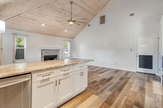 Building Photo - Beautifully Updated Home in Navarre!