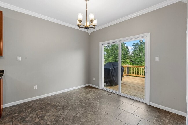 Building Photo - Beautiful 3-Bed, 3-Bath Home in Excellent ...