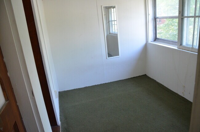 Building Photo - 935 Vilas Ave