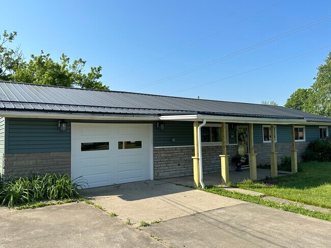 Building Photo - 201 Sherwood Dr