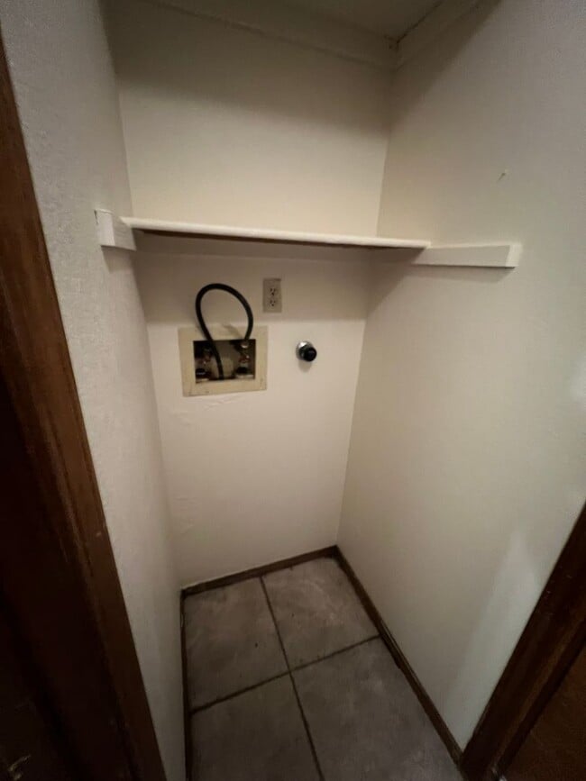 Building Photo - Taylor Ranch 3 Bedrooms 2 Bath 2/CG 1164/sf