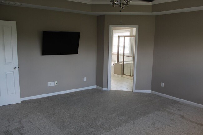 Building Photo - Absolutely Gorgeous 5 BR Estate Home in Br...