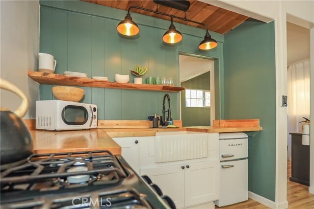 Building Photo - 325 Hilltop Ln