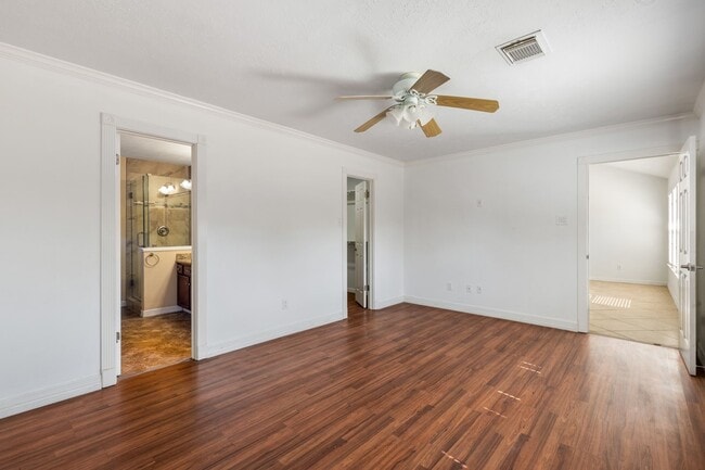 Building Photo - 4826 Meadowglen Dr