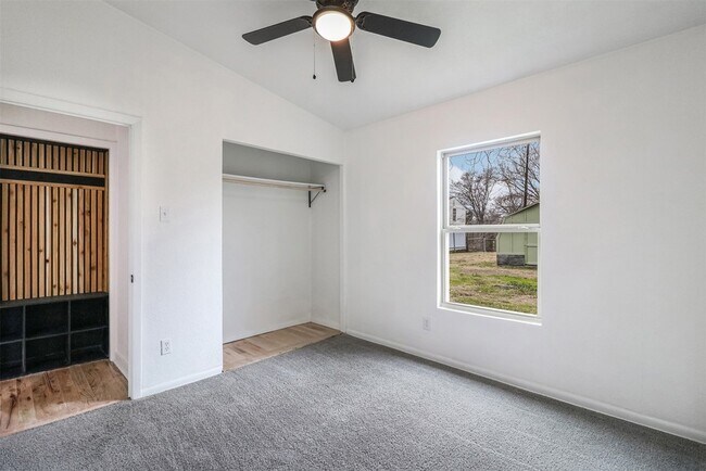 Building Photo - 1211 Gate Ln Dr