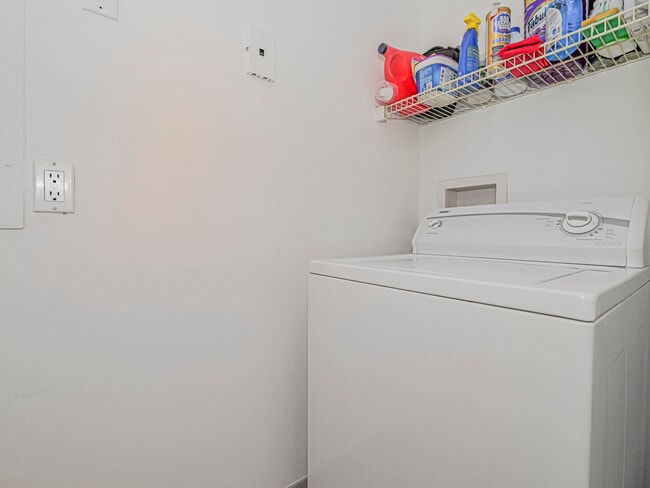 Building Photo - 5020 Fairways Cir