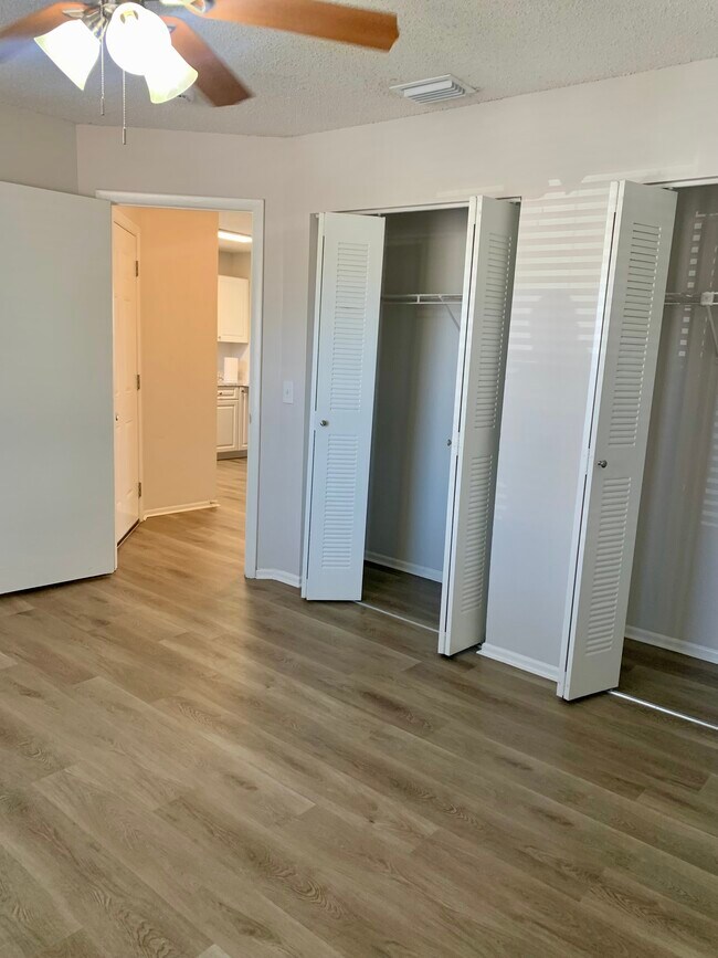 Building Photo - 2558 W Bird St