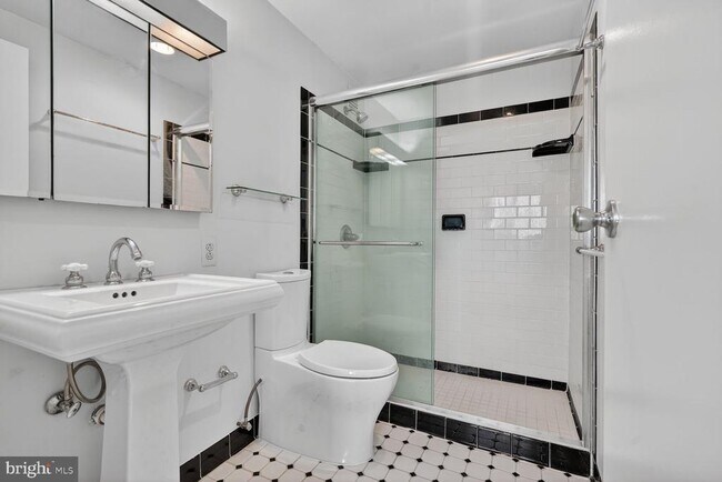 Building Photo - 4141 Henderson Rd