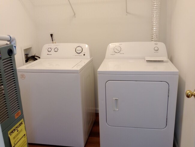 Building Photo - 5005-5007 Carrie Ridge Dr.