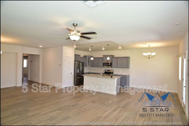 Building Photo - 3545 Essence St