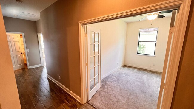 Building Photo - 180 Tuscany Bend St