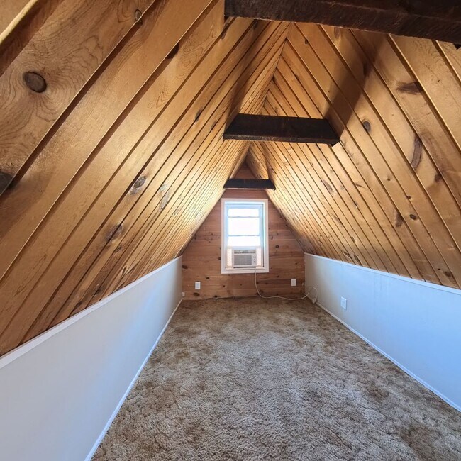 Building Photo - Charming 3 Bedroom 1.5 Bath in Clive