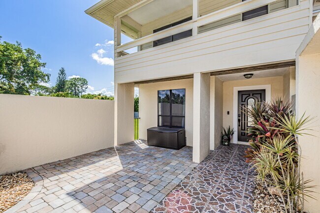 Building Photo - 123 Colony S Dr