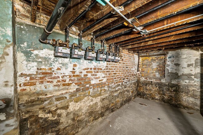 Building Photo - 1621 S Lawndale Ave