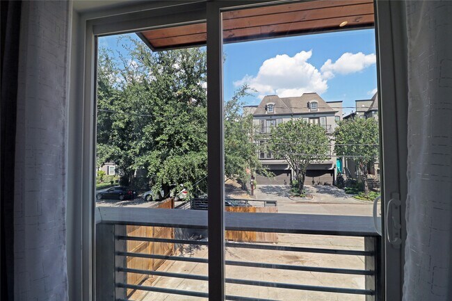 Building Photo - 2310 McDuffie St