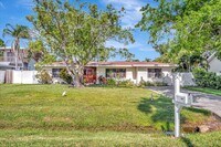 Building Photo - Beautiful West of the Trail 3-Bed/2-Bath H...