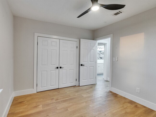 Building Photo - 7016 Delesandri Dr