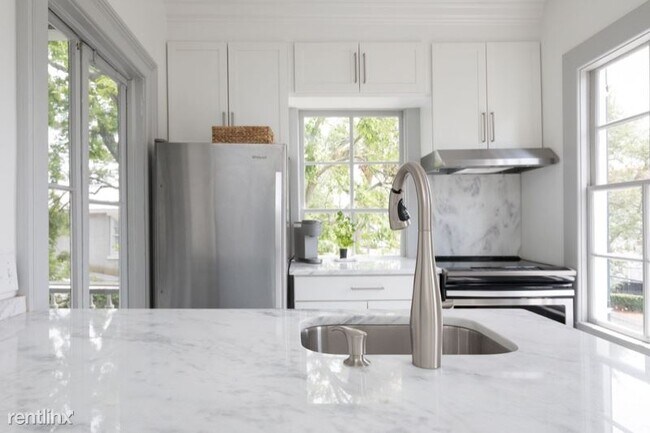 Building Photo - 1 br, 1 bath Condo - 20 Limehouse B Unit B