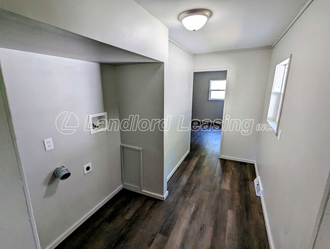 Building Photo - Move-In Ready 3-Bedroom Ranch with Modern Updates