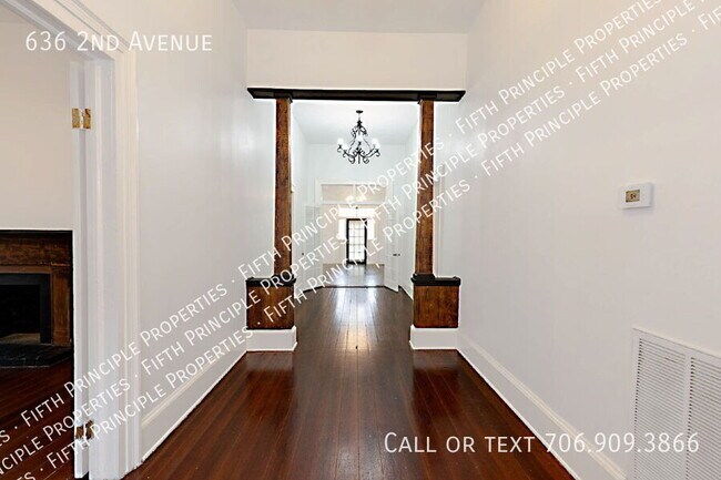 Building Photo - 636 2nd Ave