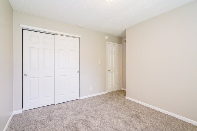 Building Photo - 819 Bitter Bark Ln