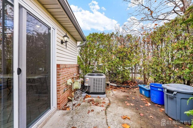 Building Photo - 34 Sassafras Ct