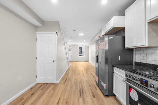 Building Photo - 3326 Noble St