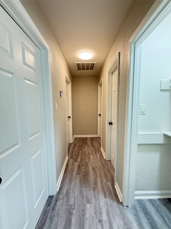 Building Photo - 4218 Esther St