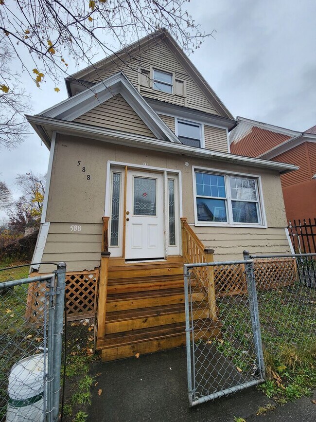 4 Bedroom Single Family Home! 588 Dewey Ave Rochester NY 14613 Apartment Finder