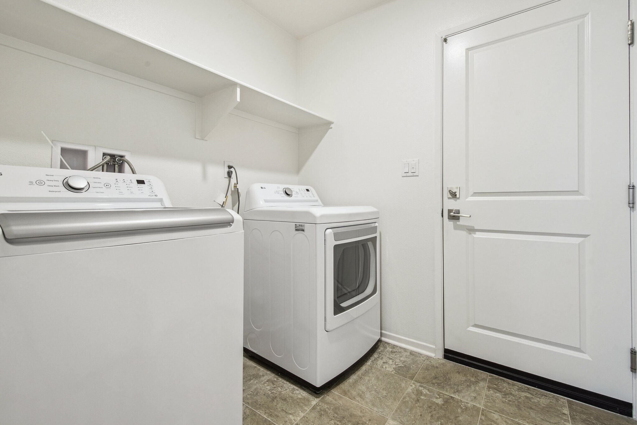 Building Photo - 5584 Kate Way